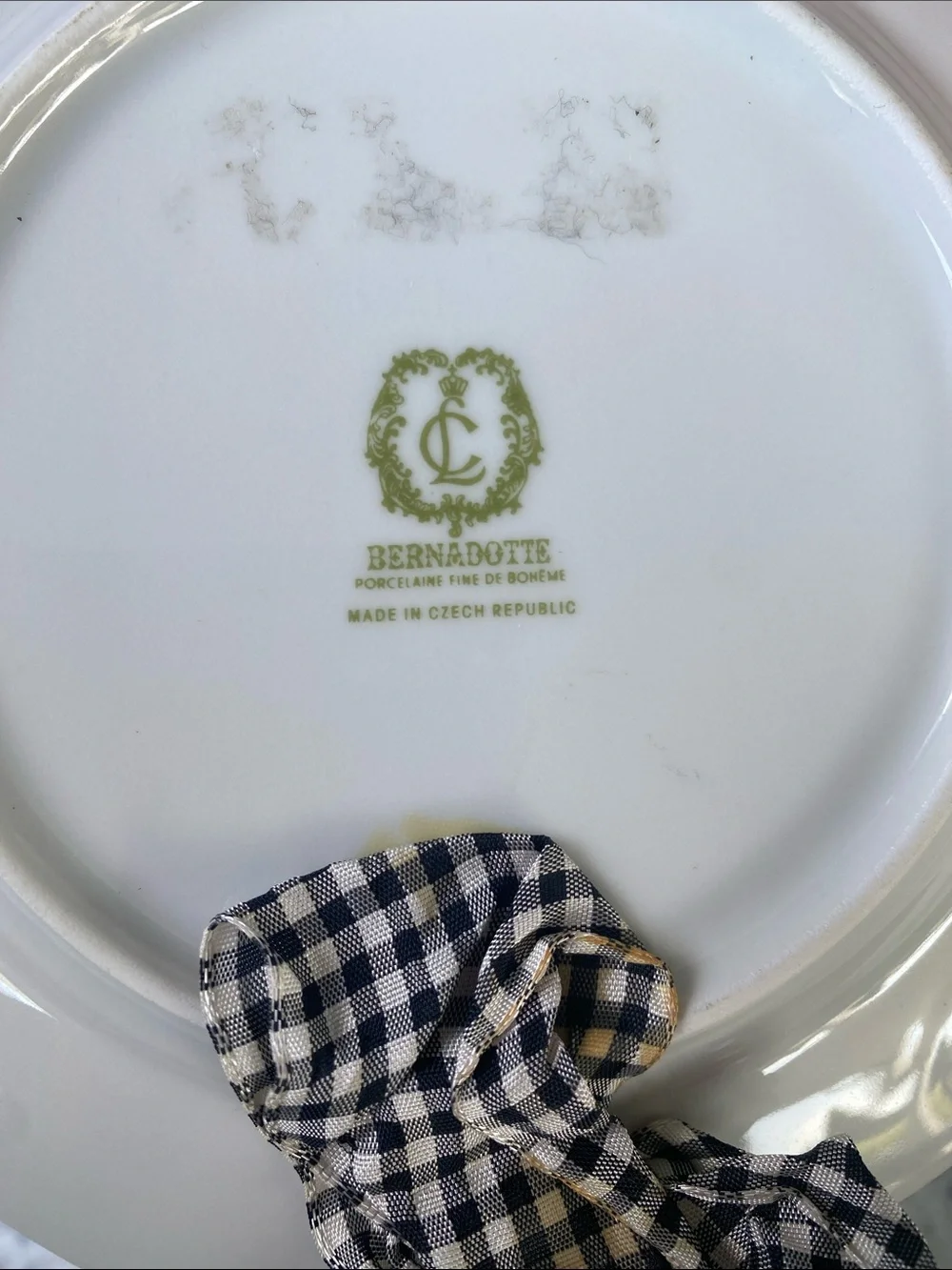 White Decorative Dog Plate - Home Dining Accent